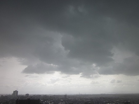 5月1日空模様(黒い雲)