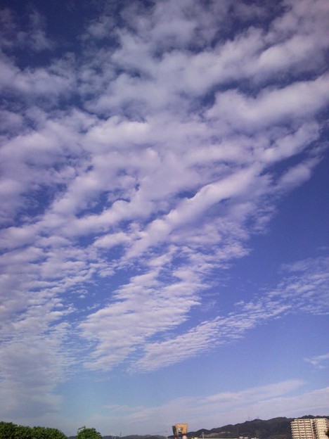 携帯の壁紙を夏空の入道雲から秋の空に変更 写真共有サイト フォト蔵