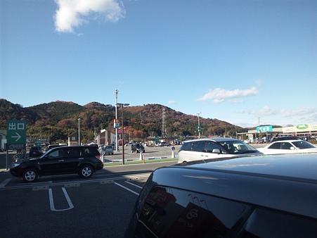 田舎のカインズモールは山のそば♪