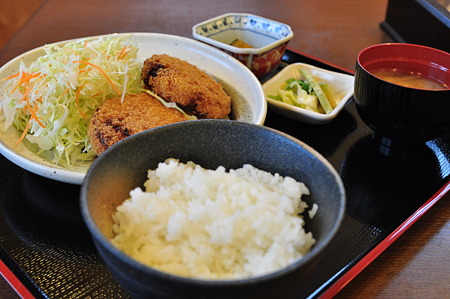 こしあぶらのコロッケ定食(道の駅・木曽川源流の里きそむら【長野】)