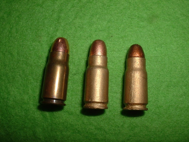 手持ち　８mm南部　実物（左）、オークション落札レジン（中）、頑（癌）住吉　南部１４年式付属（右）　Doburoku-T