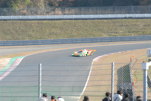 ちょっと走って後方を走行する787Bの姿を撮影